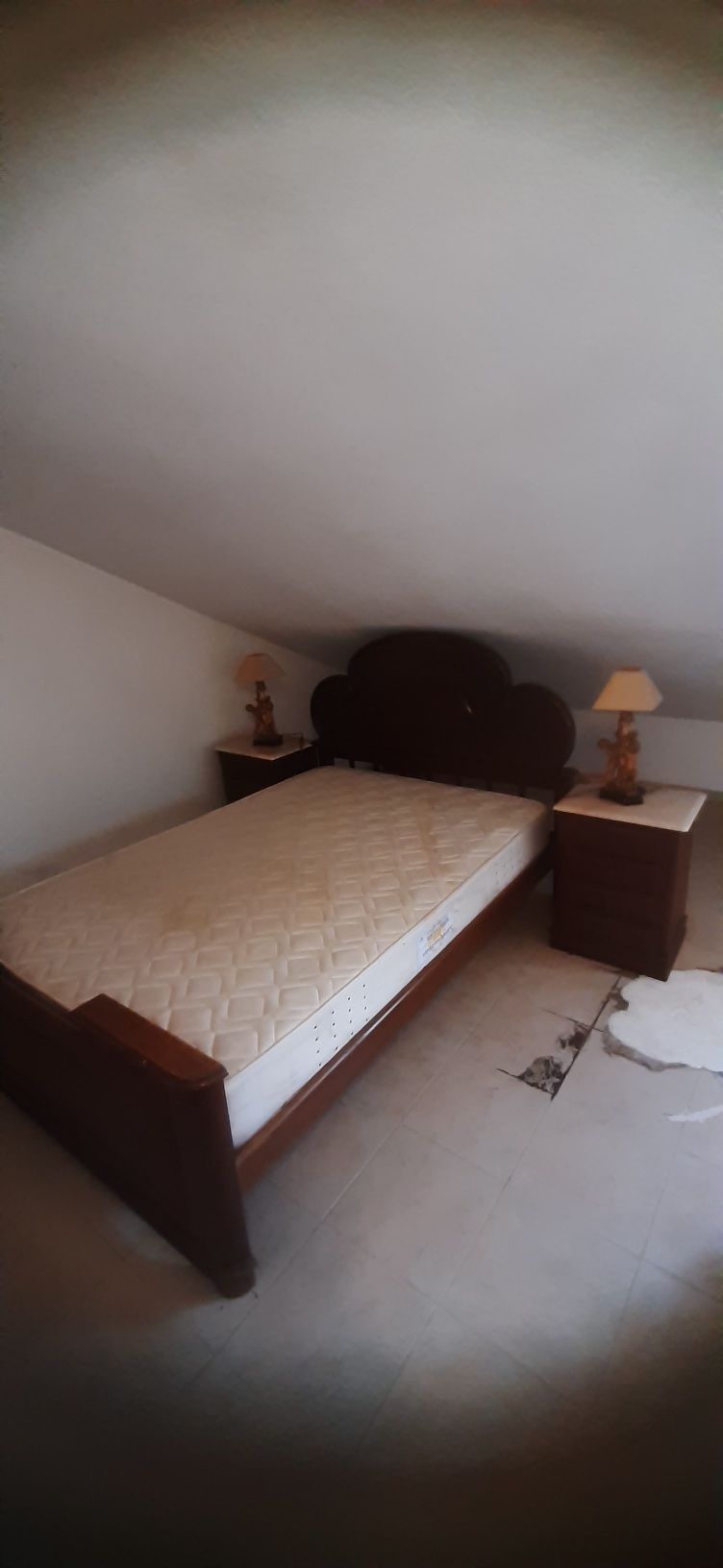 Cama de casal com duas mesas cabeceiras + estrado madeira + colchão