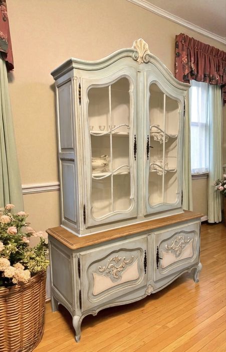 Kredens shabby chic, kredens starofrancuski, ludwikowski, romantyczny