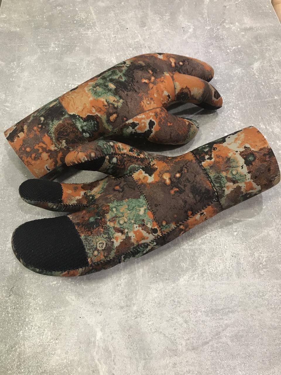 Носки и перчатки для подводной охоты