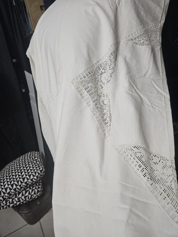 Toalha rectangular com renda feita à mão