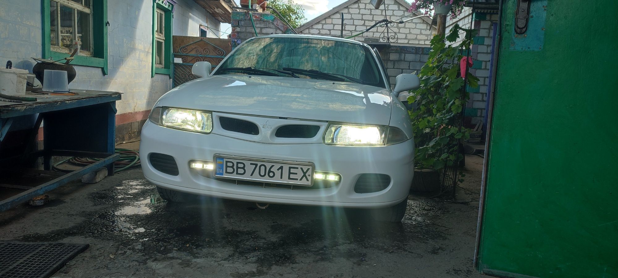 Продам мицубиши каризму