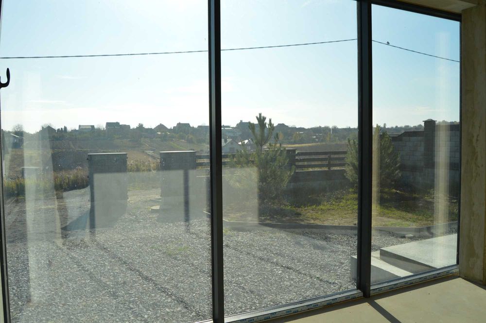 Будинок з фальцевим дахом та панорамним заскленням 75м² та 4 сот Тинне