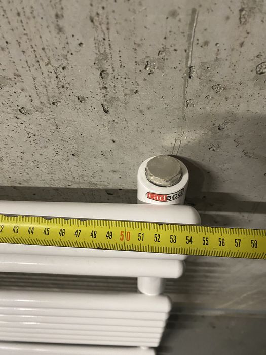 Grzejnik łazienkowy wraz z termostatem