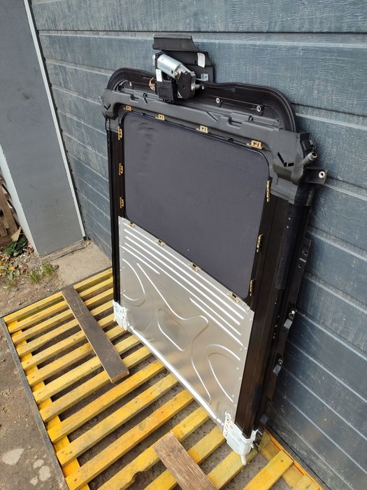 Люк BMW E46 Металевий Підходить як рестайл дорестайл седан універсал