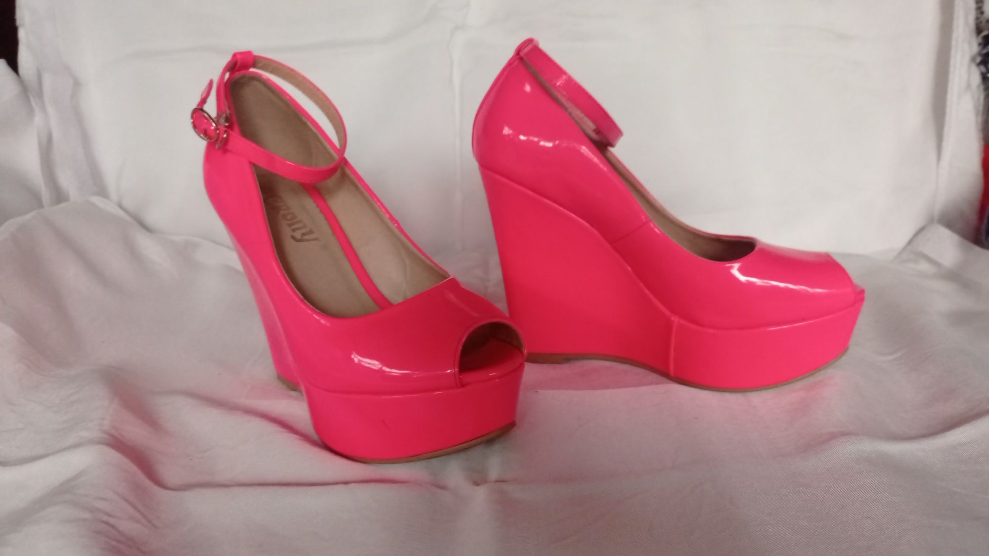 Туфлі рожеві жіночі на платформі