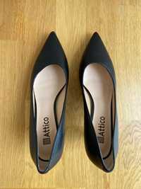 Шкіряні жіночі туфлі 38 розміру фірми Attico
