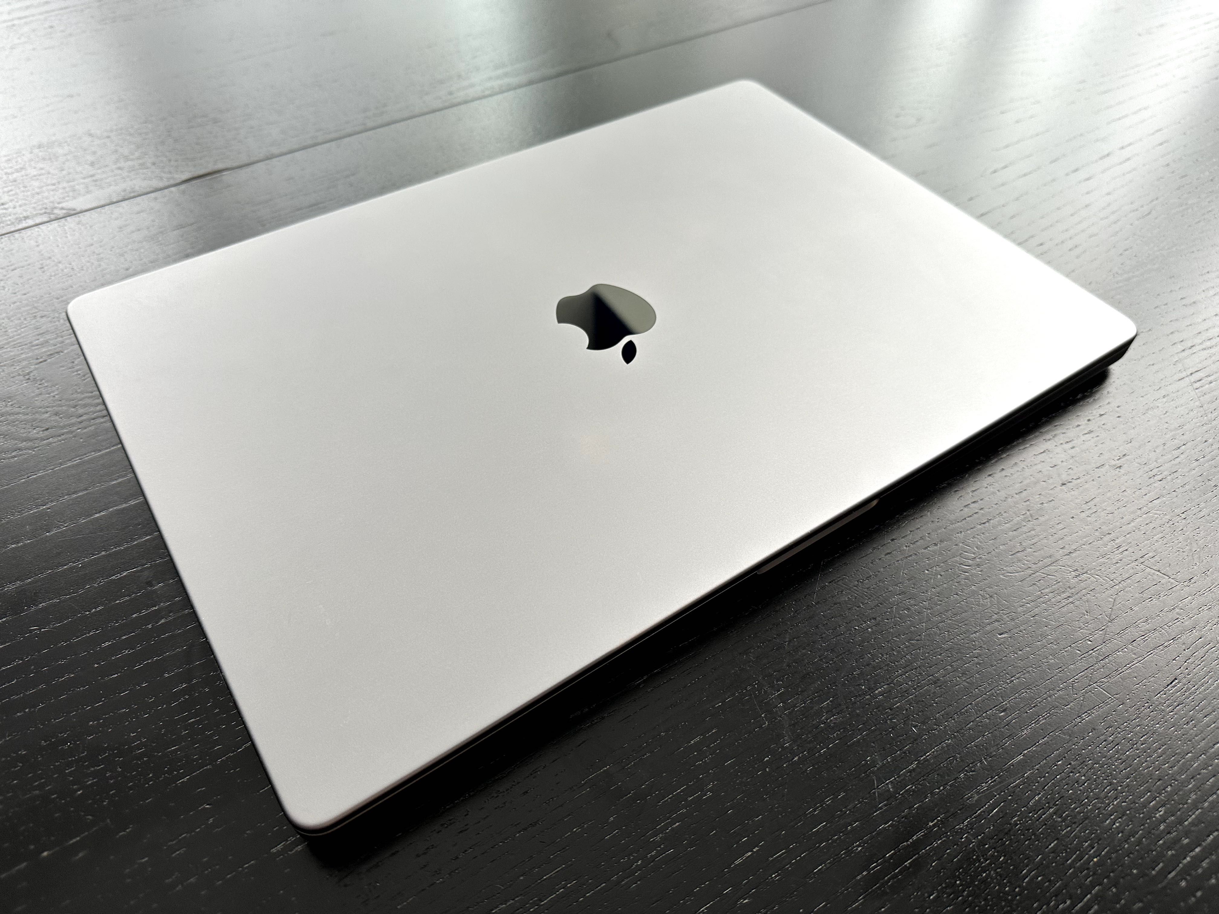 MacBook Pro 16" M1 Max/64 GB RAM/1 TB – jak nowy! 80 cykli ładowania