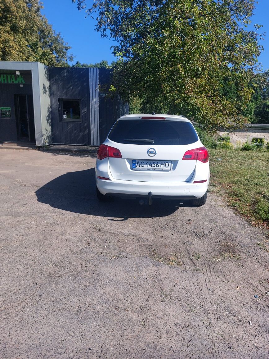 Opel astra j 2012р 1.7 дизель
