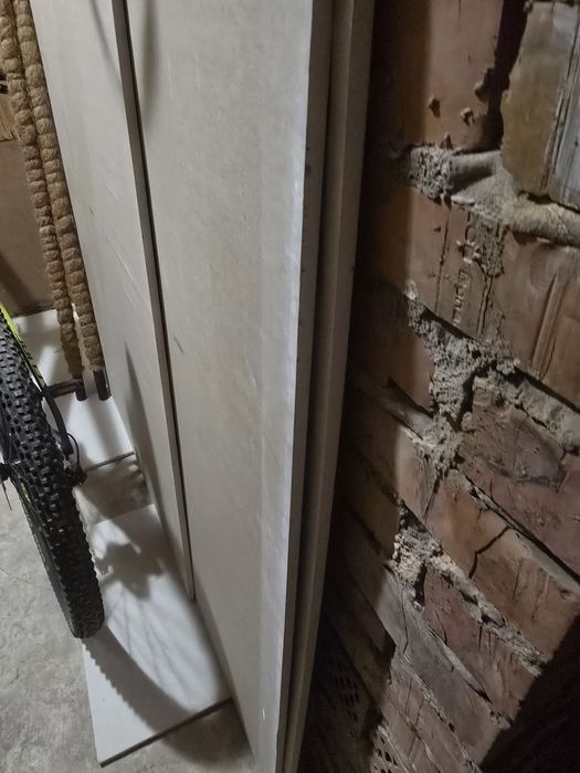 Dwie i pół płyty gipsowej a biała możliwe uszczarbki