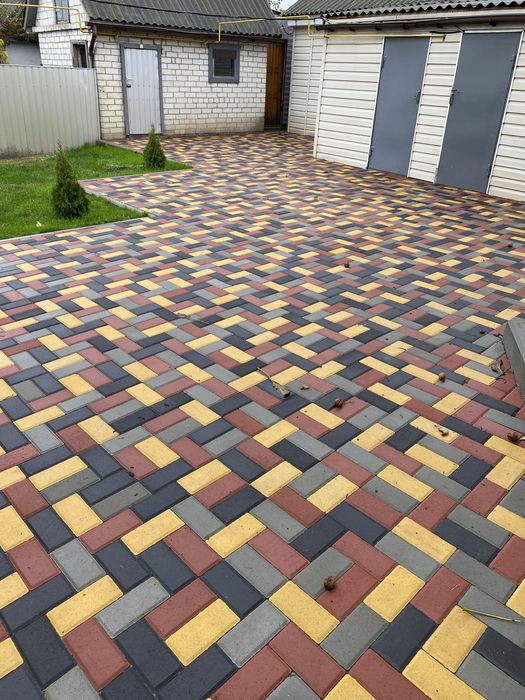 Укладання тротуарної плитки Бруківки Укладка тротуарной плитки ФЭМ