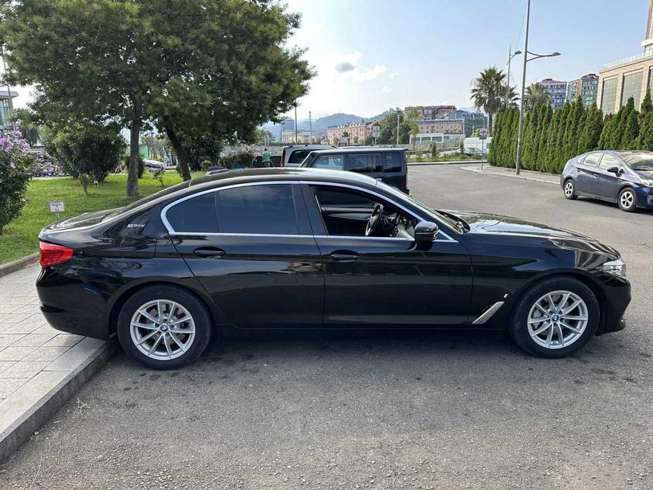 2019 BMW  530 2.0 гибрид