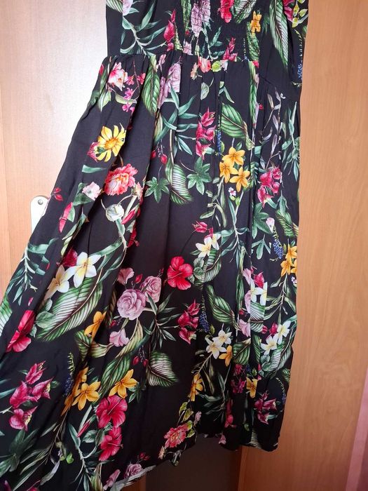 Sukienka czarna w kwiaty na ramiączkach Mohito jak nowa rozmiar 38