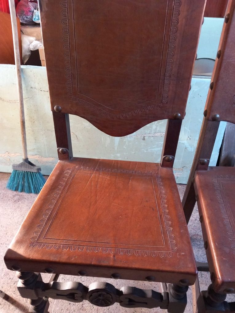 Cadeiras de couro