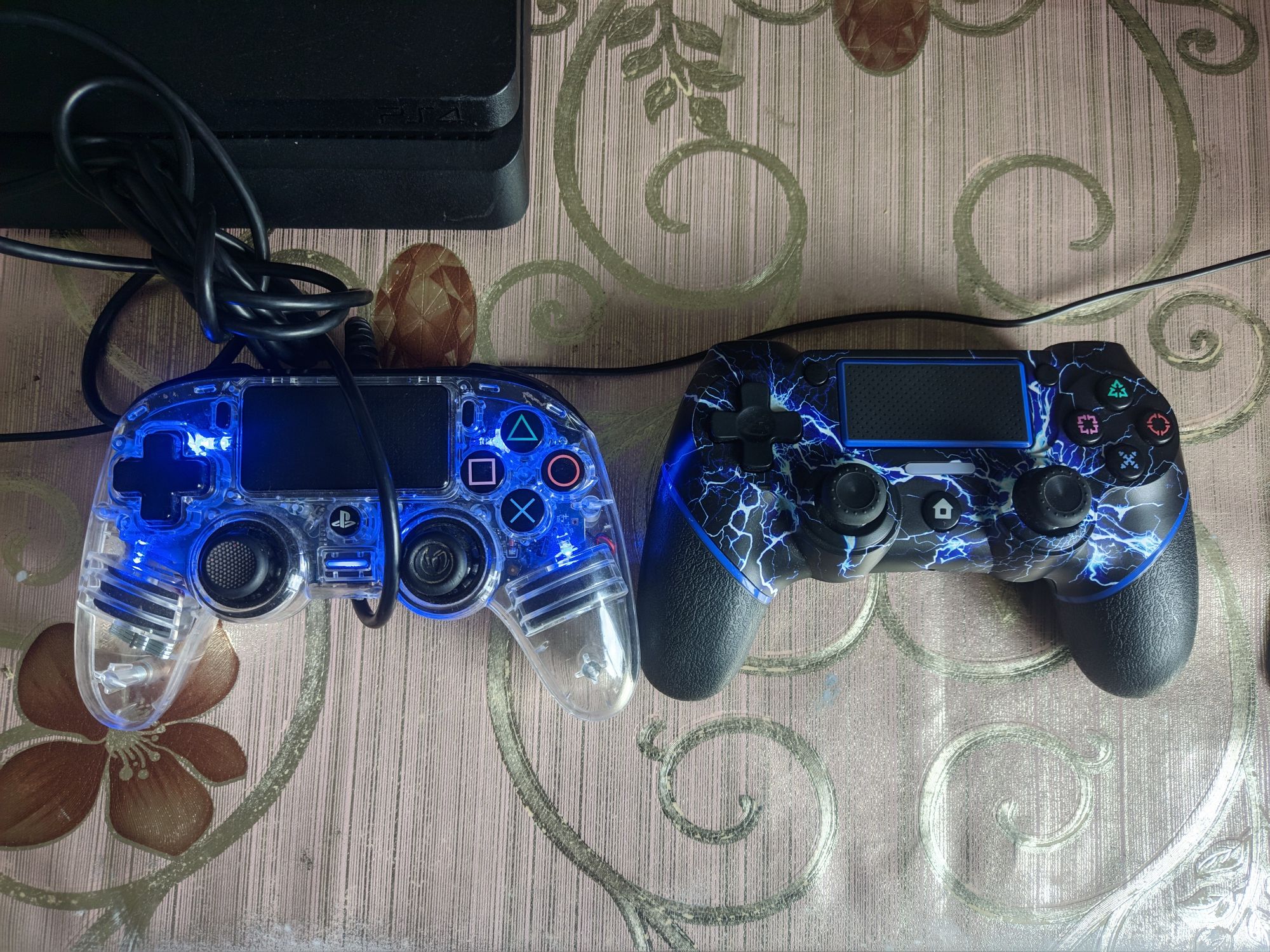 PS4 Slim 6.72 Hen (безкоштовні ігри) Два джойстика