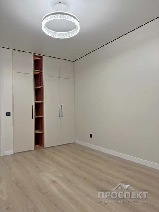 Квартира з новим ремонтом в центрі міста з автономним опаленням