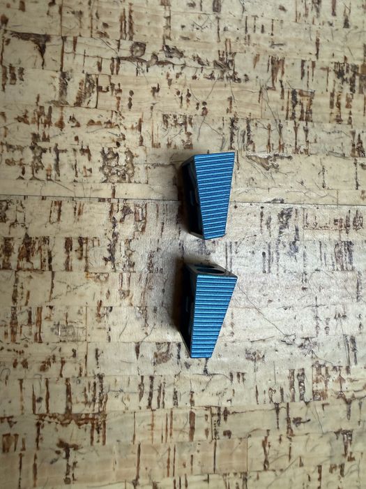 Zestaw dwóch metalowych temperówek niebieski