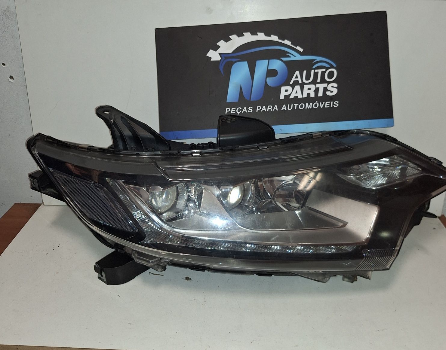 Farol direito led Mitsubichi outlander de 2015