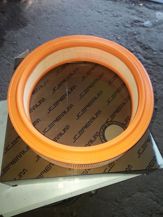 Повітряний фільтр двігателя.