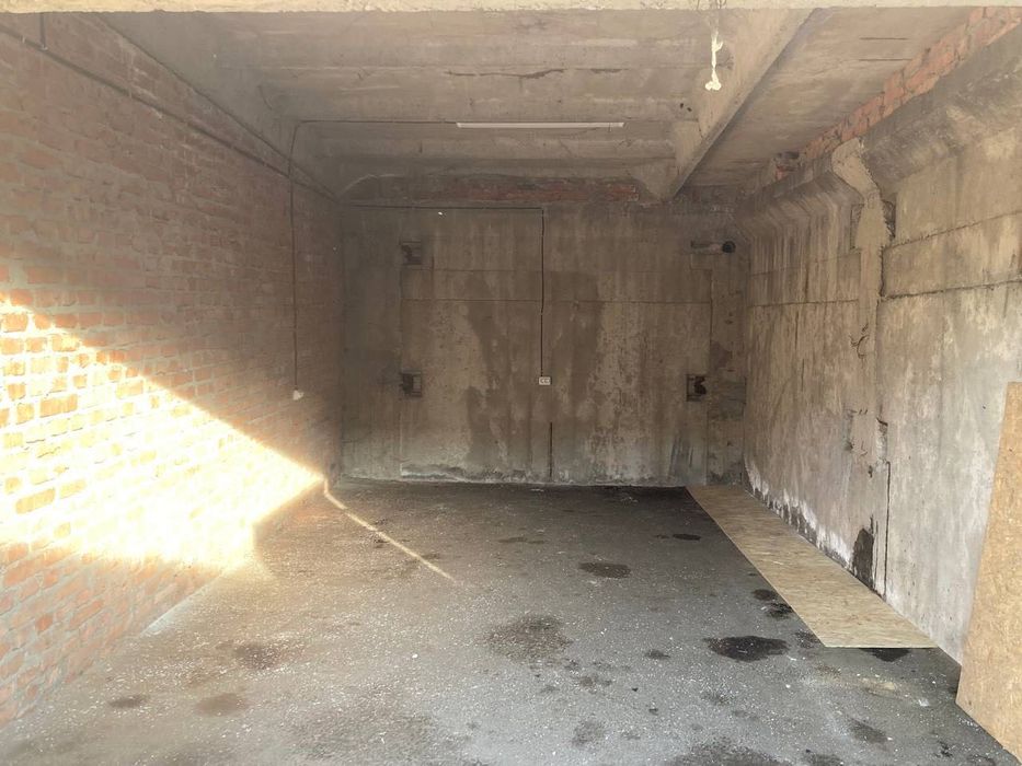 Цегляний гараж по вул. Карбишева,5а Кооператив Північний-1 / Авторинок