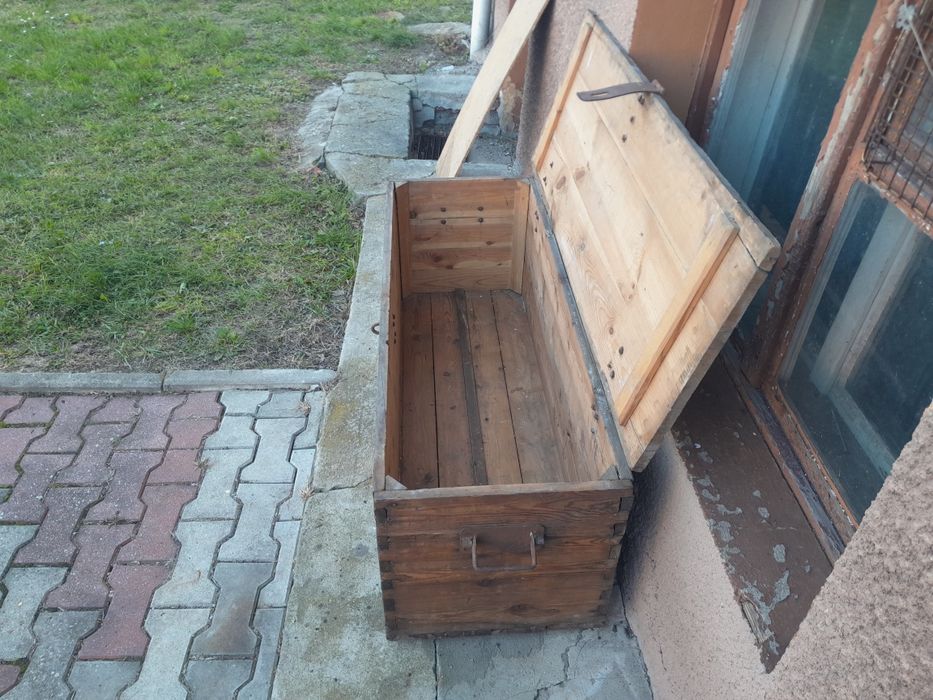 Stara skrzynia drewniana