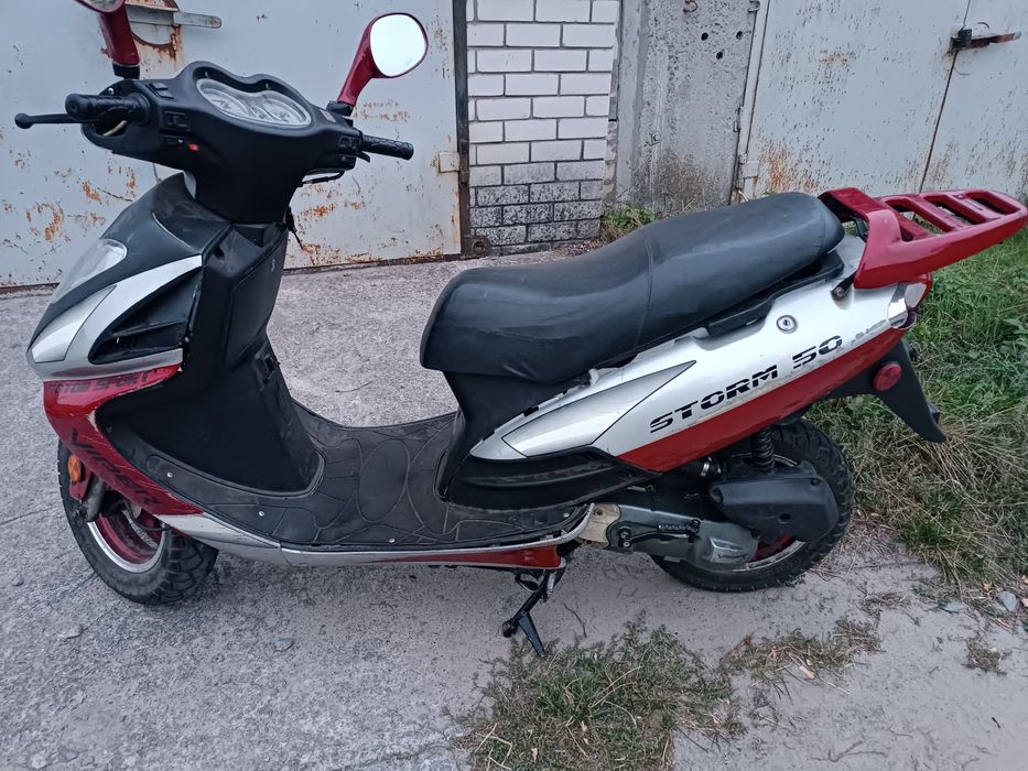 Продам скутер двух местный 2т