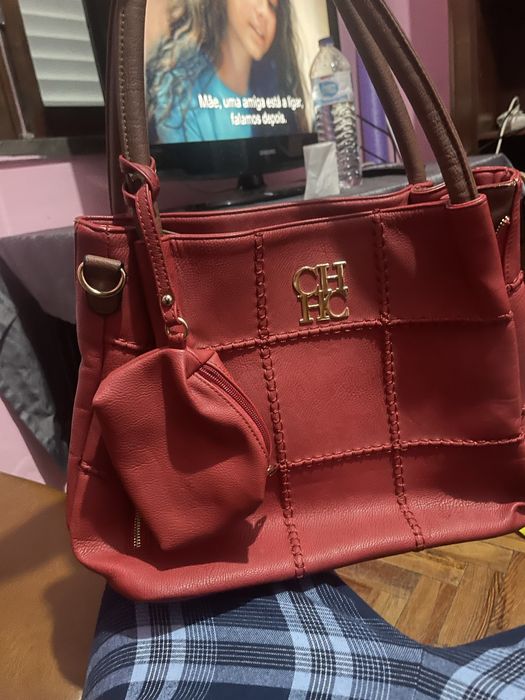 Mala CH vermelha com carteira pequena – excelente estado