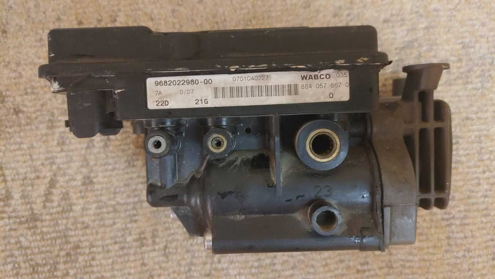 Копмпресор пневмопідвіски Citroen C4 Grand Picasso 2006-2013