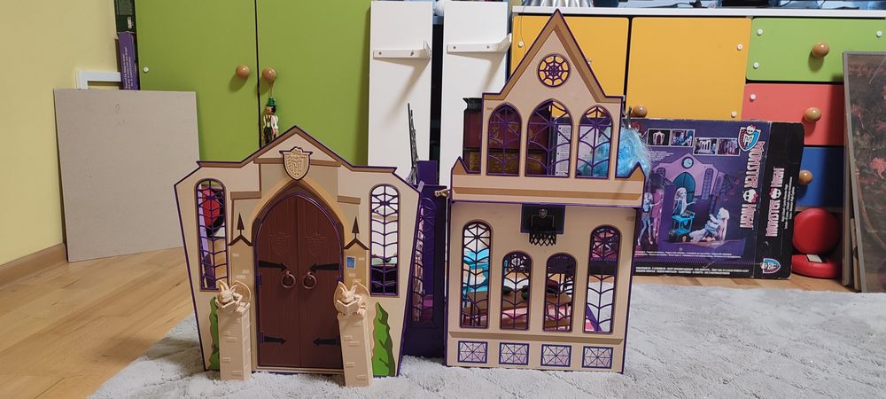 Duże straszyceum monster high