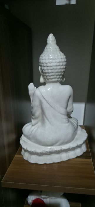 Estátua Buda em cor branca