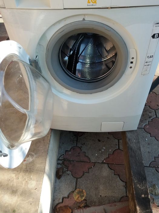 Продам б/в пральну машинку Зануссі