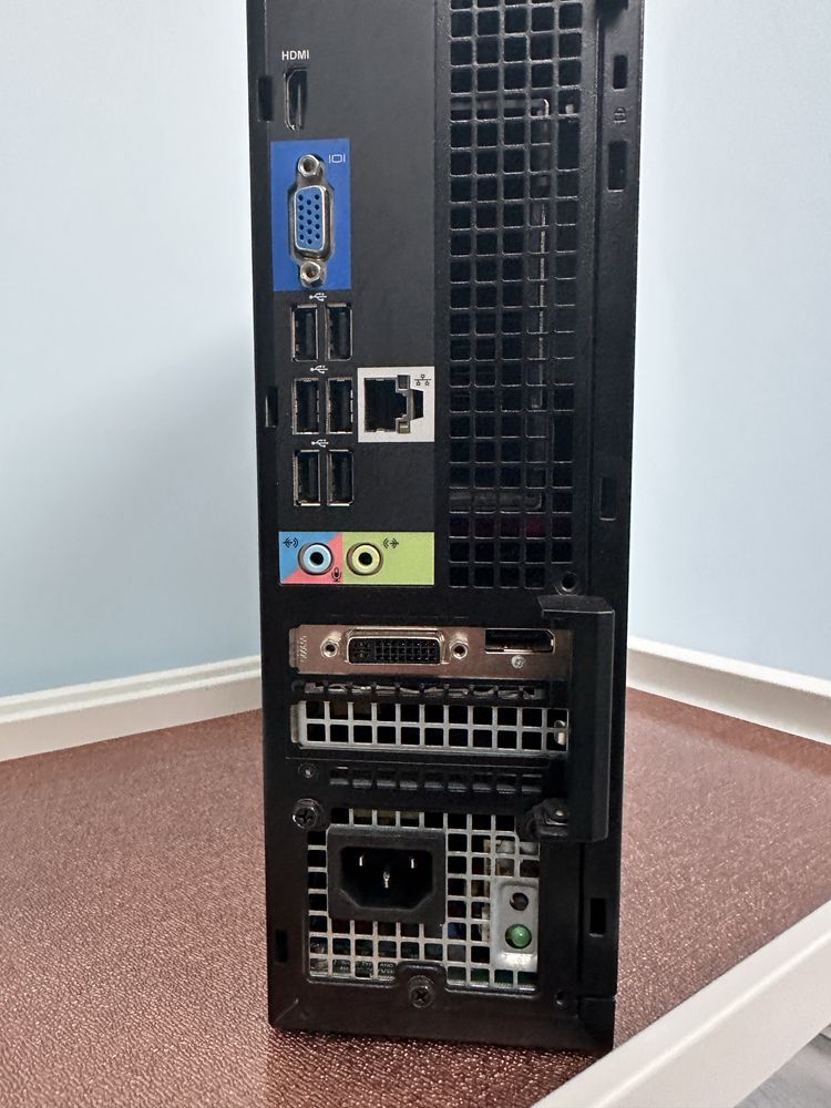 Dell Optiplex 390 z monitorem Dell E2011H