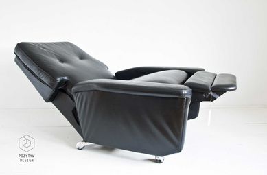 Czarny rozkładany fotel skóra lata 50 vintage retro