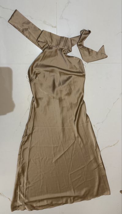 Długa sukienka szampański kolor