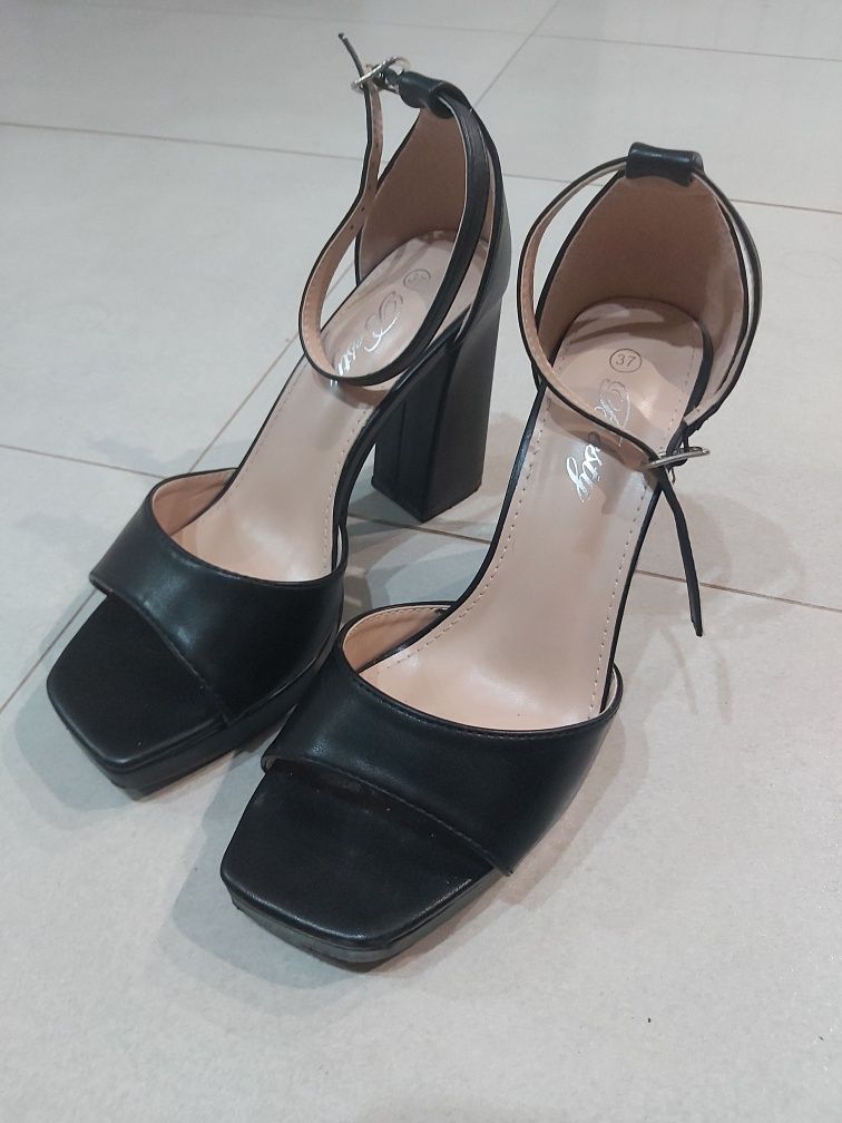 Damskie buty Renee rozmiar 37