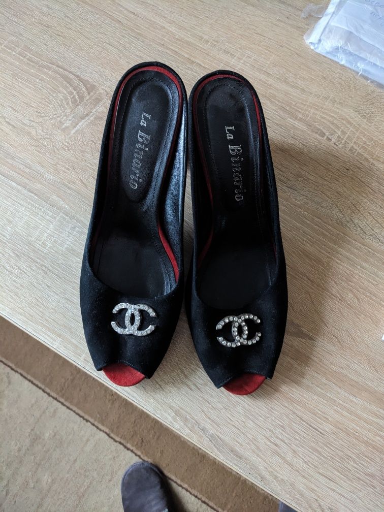 Босоножки на каблуке замшевые Chanel  40-41