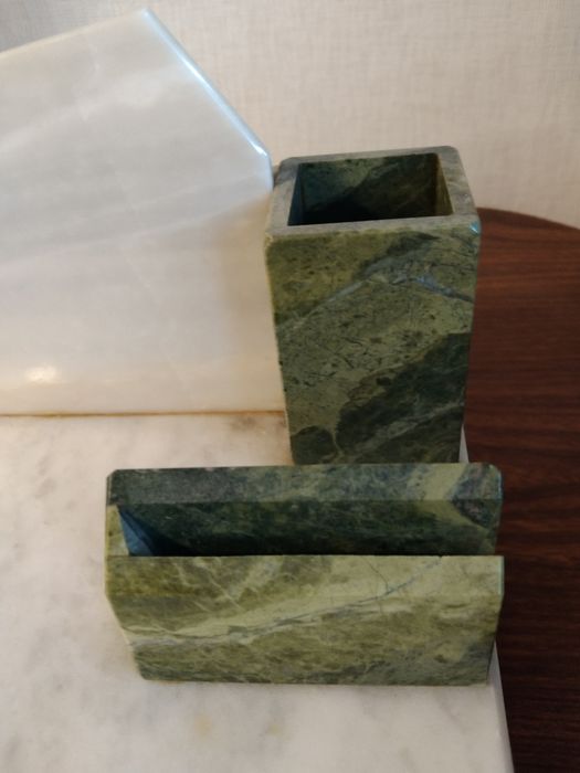 Підставка під перекідний календар з натурального каменю