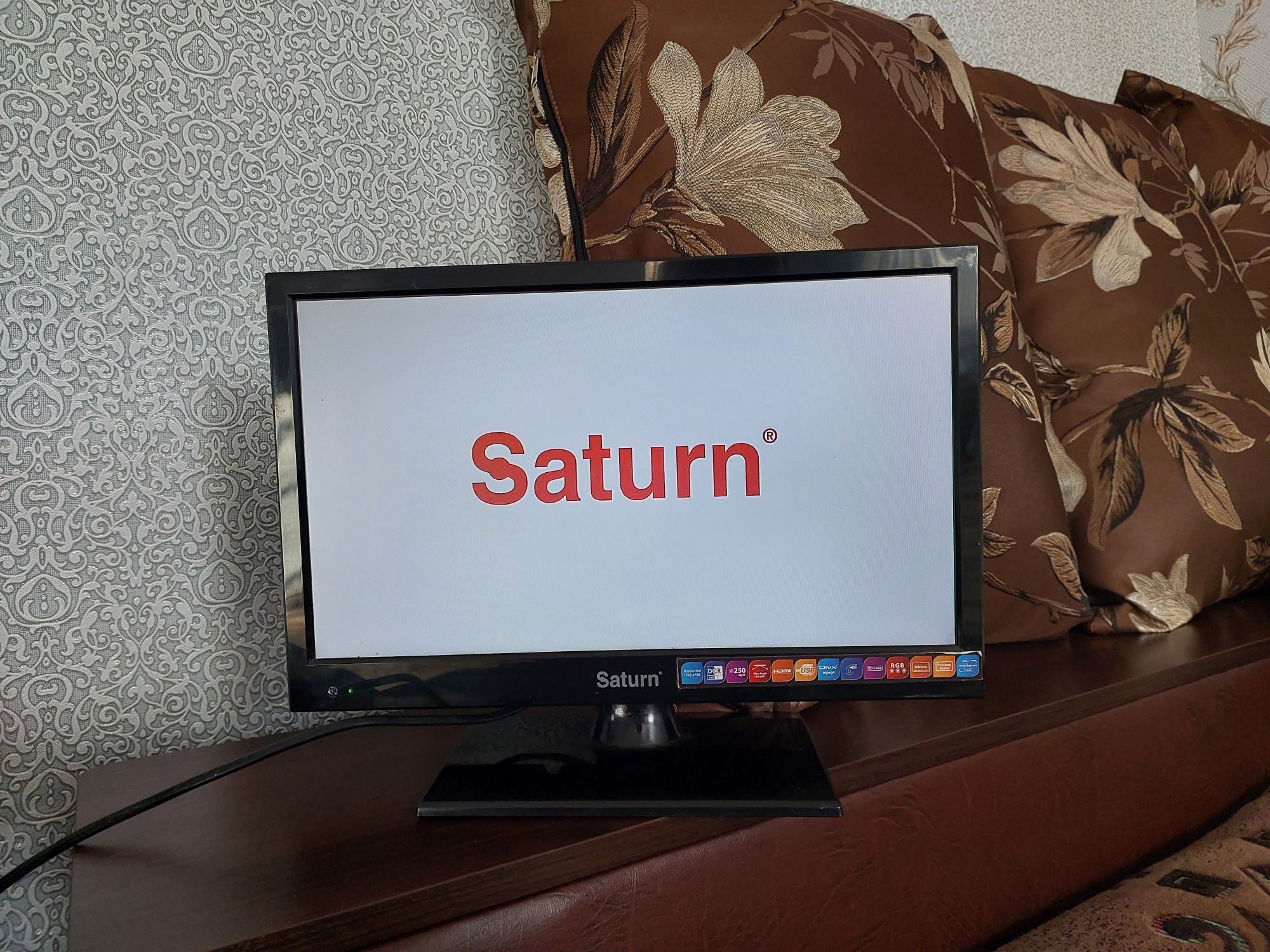 Телевизор Saturn 15 дюймов подарок