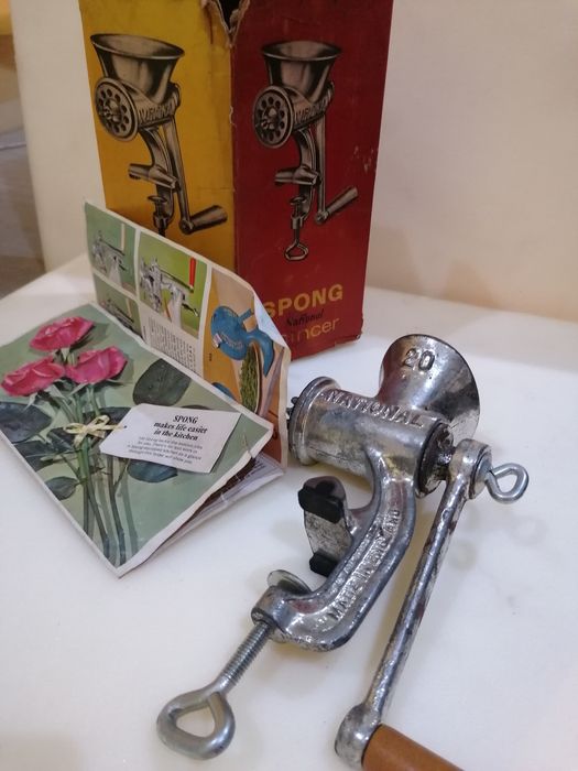 Picador de carne manual SEM USO marca Spong muito ANTIGO