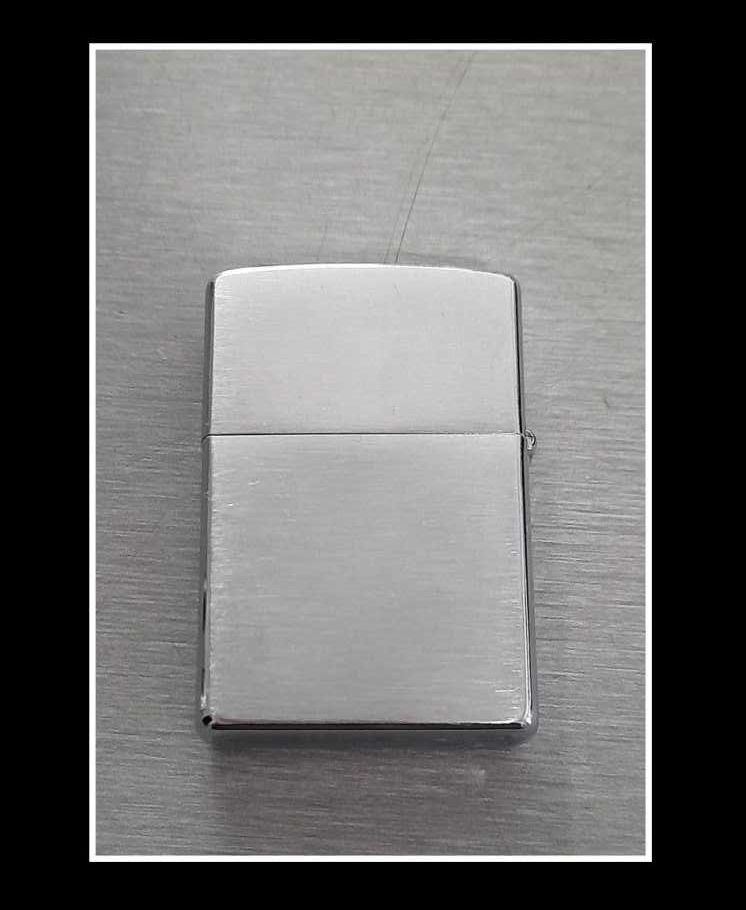 * Isqueiro ZIPPO *