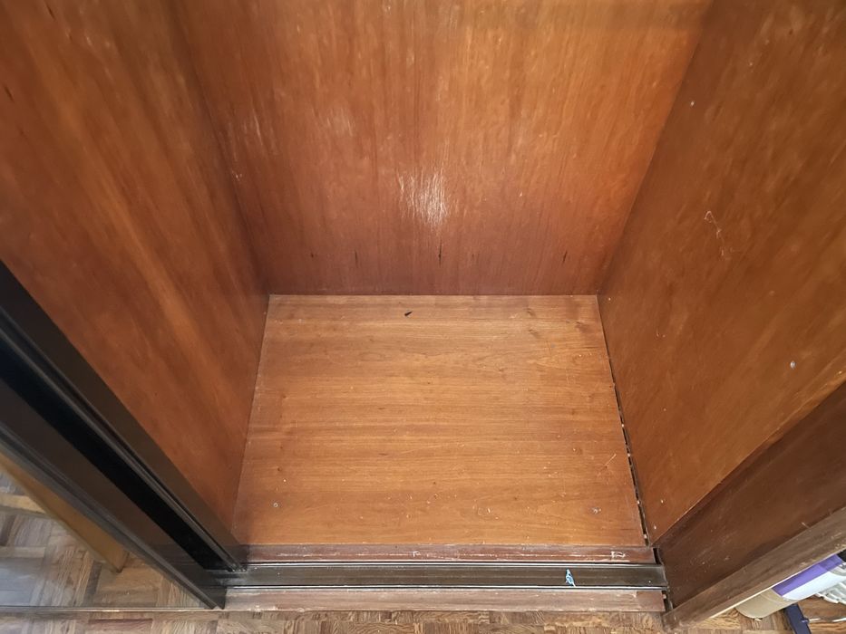 Roupeiro de quarto em madeira maciça