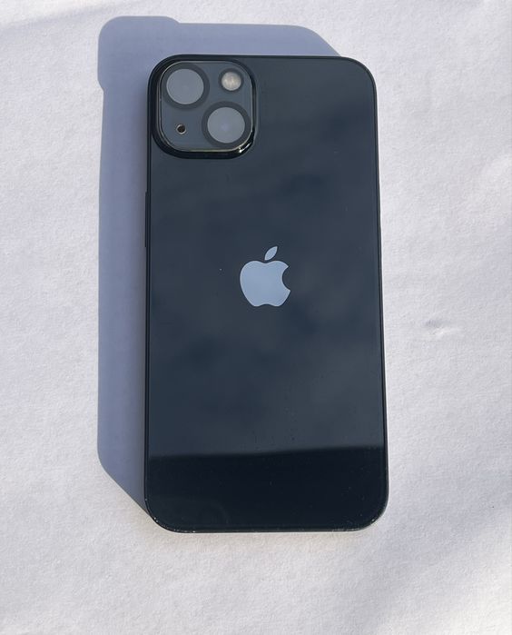 iPhone 13 czarny – 128 GB, bardzo dobry stan + etui gratis