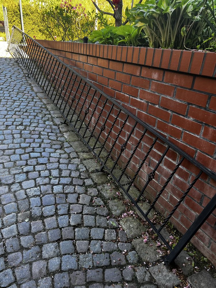 Barierki kute niskie czarne