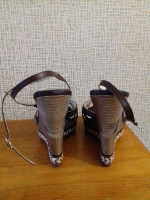 Босоножки Baskoni