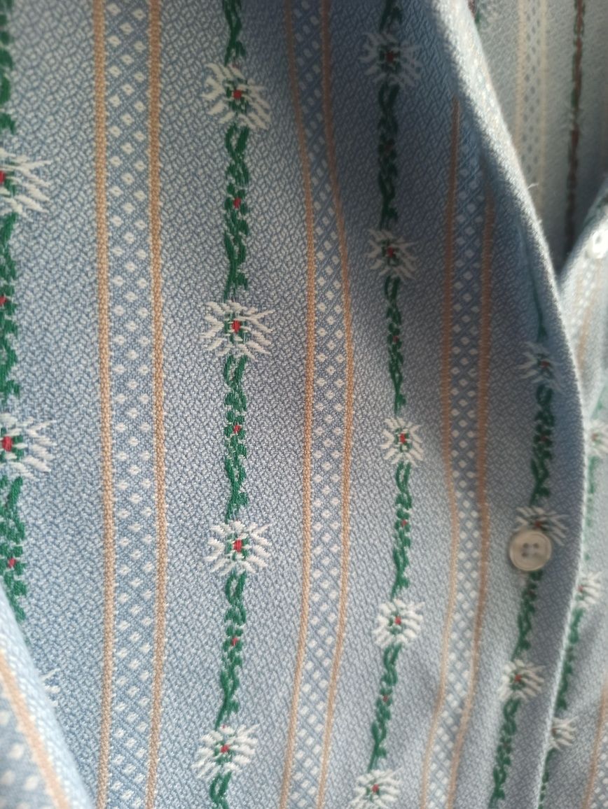 Błękitna koszula w kwiaty kwiatki nietypowa bawełniany bawełna haftowa