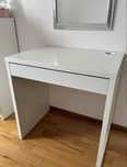 Biurko bialłe z szufladą ikea stan bardzo dobry