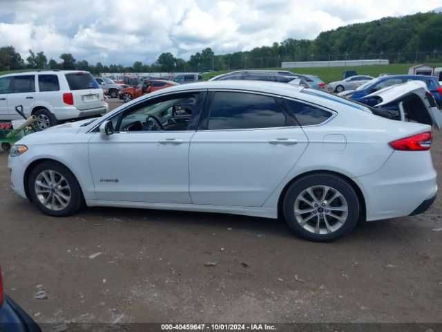 Ford Fusion Hybrid SEL 2019 -