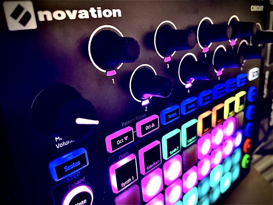 NOVATION CIRCUIT groovebox ,tracks , perkusia itp,sekwencer, sampler