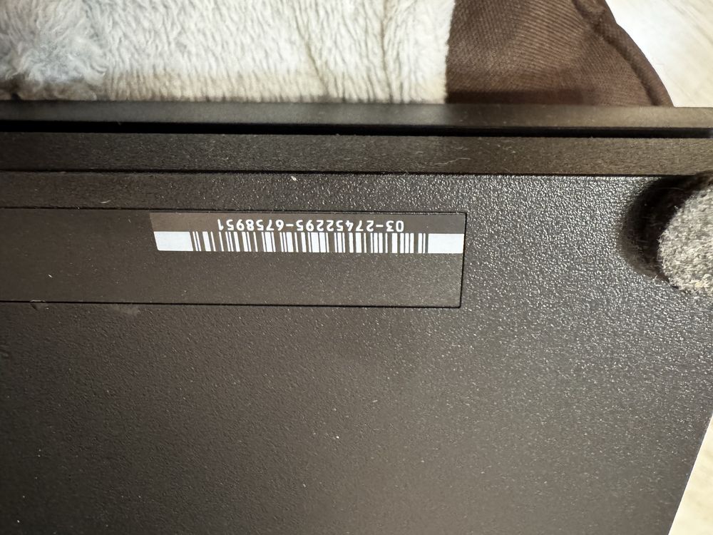 PS4 slim 500gb + два геймпада + зарядная станция для геймпадов + игра