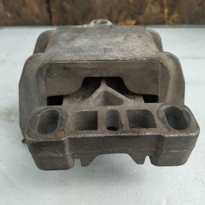 Подушка двигуна кпп Гольф 4 Ауді Golf 4 Audi  1.9