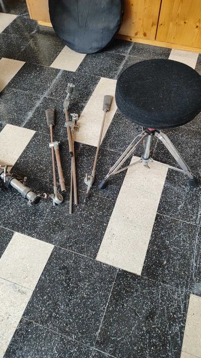 Bateria Acústica REMO completa com banco e 3 pratos.